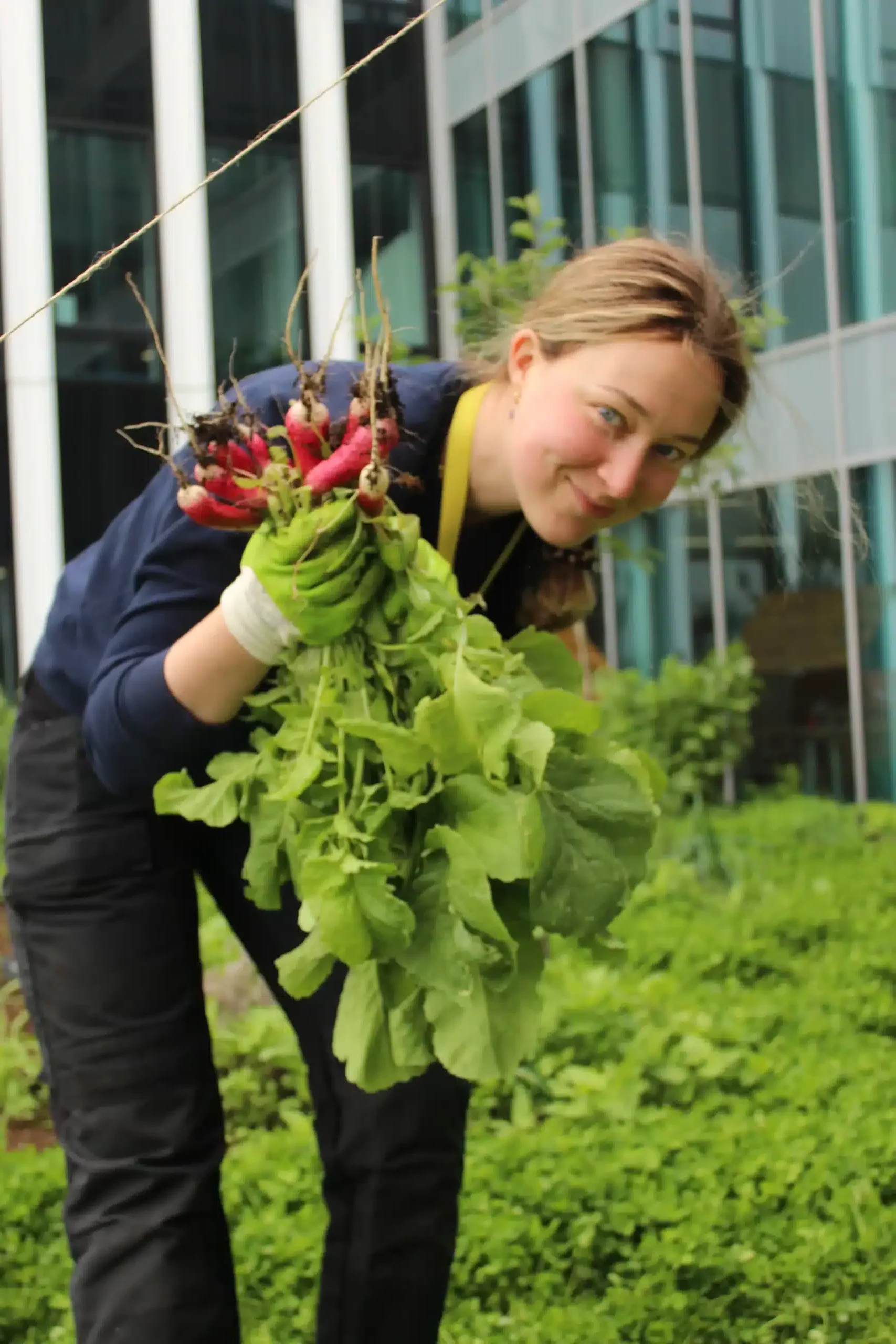 Sarah, jardinière animatrice du potager de SNCF Connect & Tech