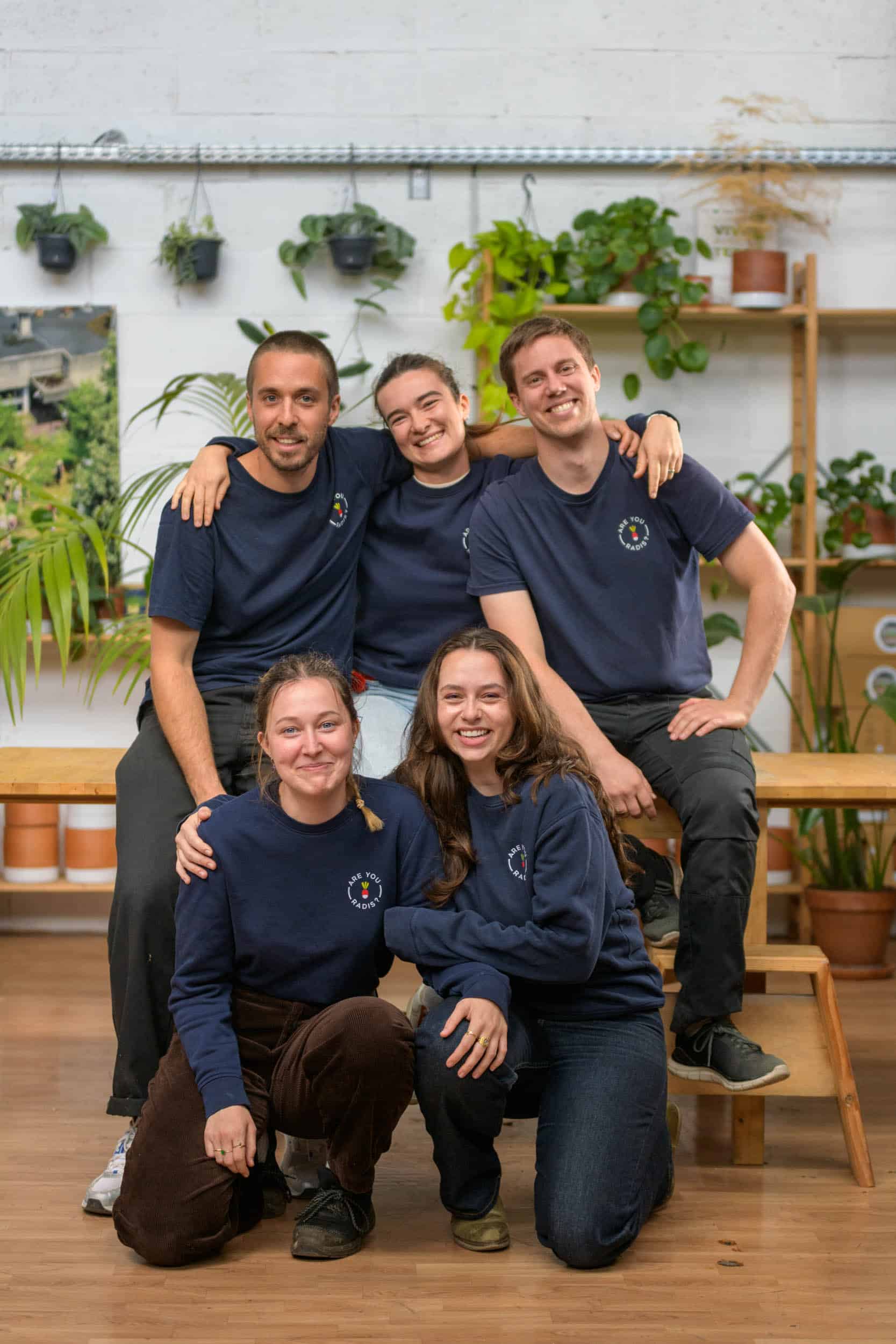 Équipe 9 Les jardiniers-animateurs de Ciel mon radis : Tim, Susan, Olivier, Sarah et Olivia